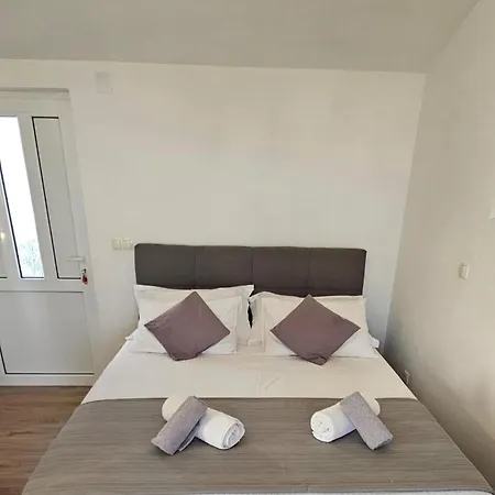 Grubelic * Tribunj (Sibenik-Knin)